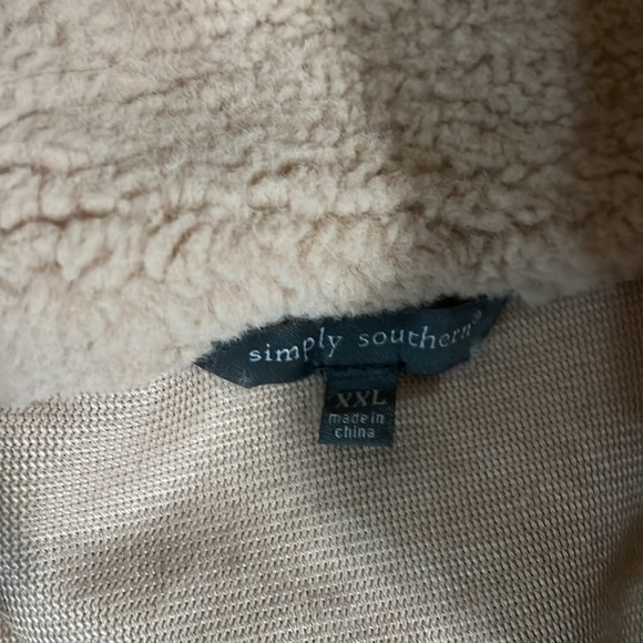 Simply Southern Beige Sherpa Fleece - Picture 3 of 3